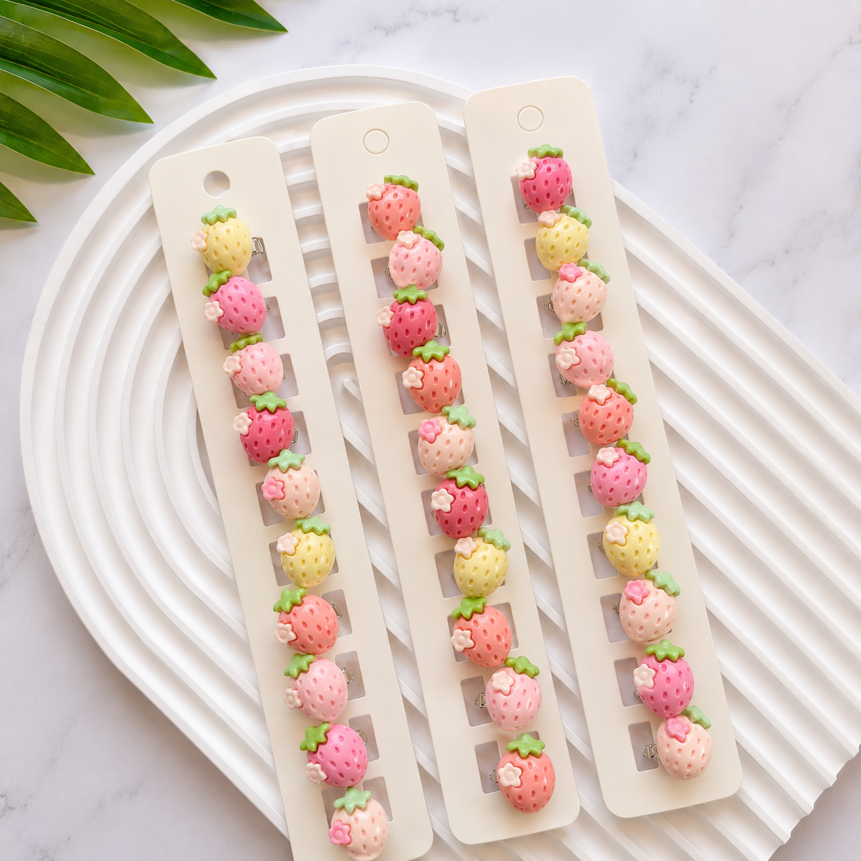 BU-6 🍓 Strawberry Sprinkle Hair Buckle Clips Set of 10pcs in One Strip