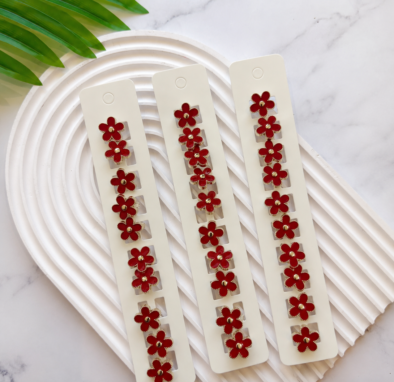 BU-1 Red Daisy Flower Hair Buckle Clips ā Set of 10 in One Strip