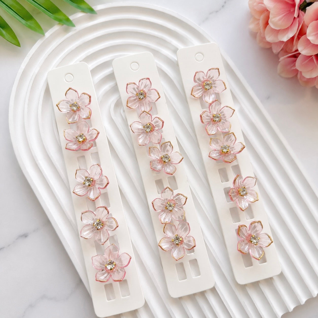 BU-19 Blush Peach Bloom Crystal Clips 🌸✨ Set of 5 pcs in One Strip.