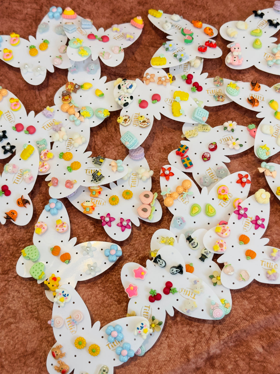 SUPER Cute  kids studs 😍🧸🍭 each random card