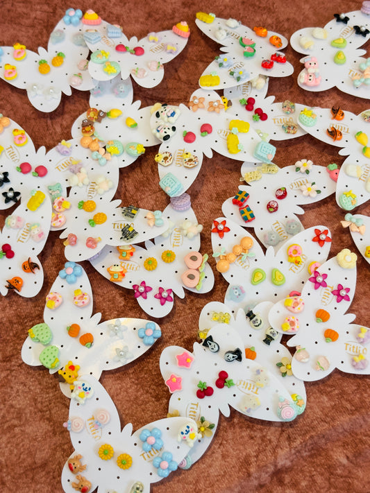 SUPER Cute  kids studs 😍🧸🍭 each random card