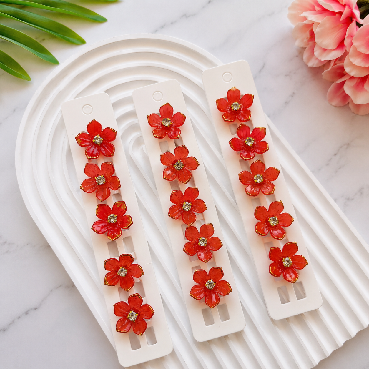 BU-21 ♥️Red Petal Bloom buckle Clips Set of 5pcs in One Strip.