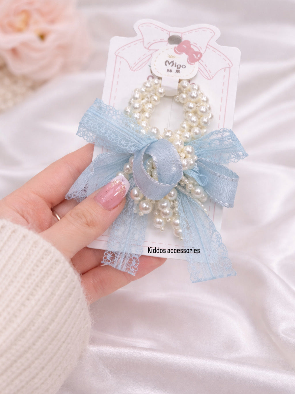 Luxe Pearl Pop Bow Band each one
